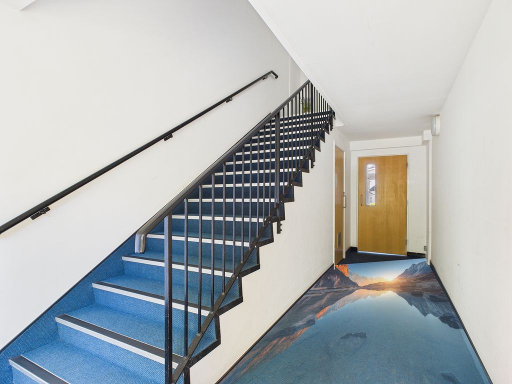 Property photo 2 of 14 Cam05526G0-Pr0039-Still010