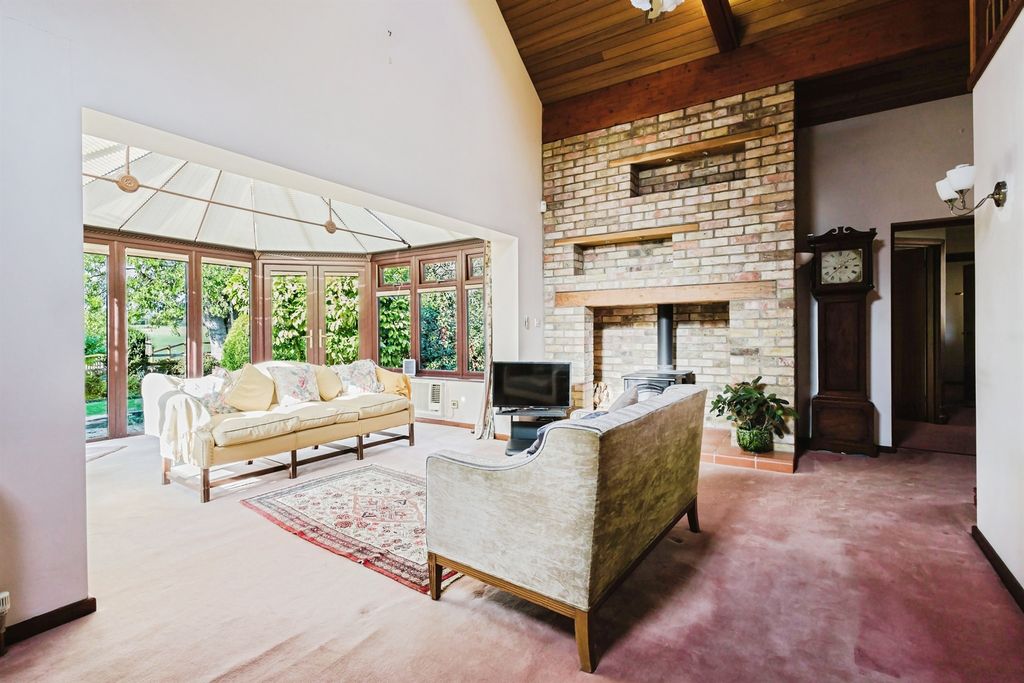 Property photo 2 of 27