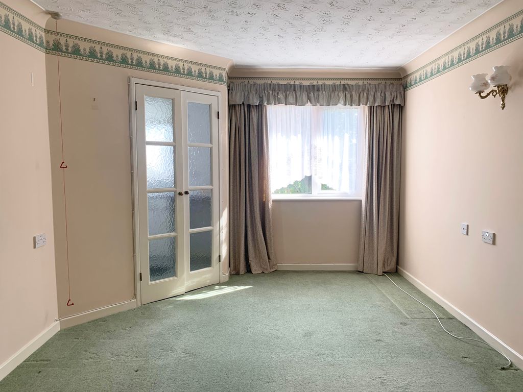 Property photo 3 of 9 Living Room