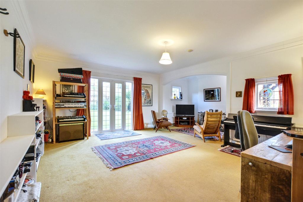 Property photo 2 of 44 Living Room