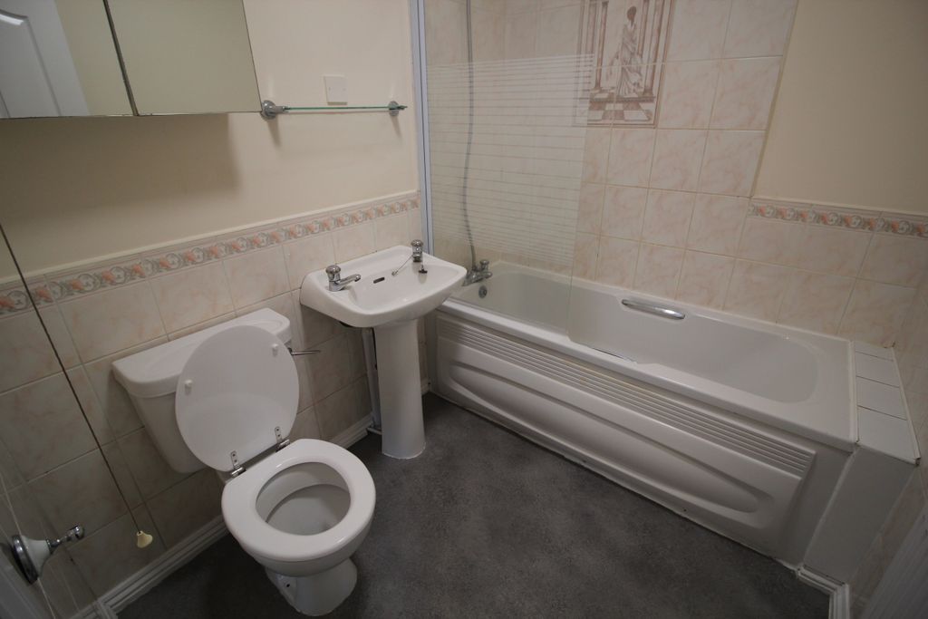 Property photo 3 of 5 Bathroom.Jpg