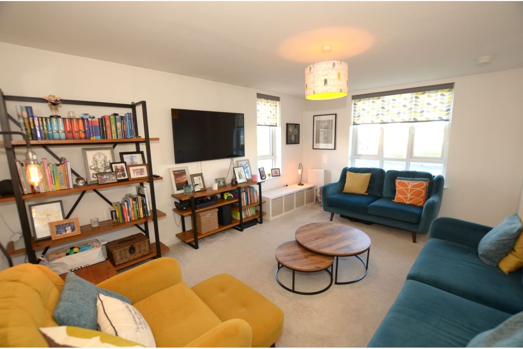 Property photo 2 of 31