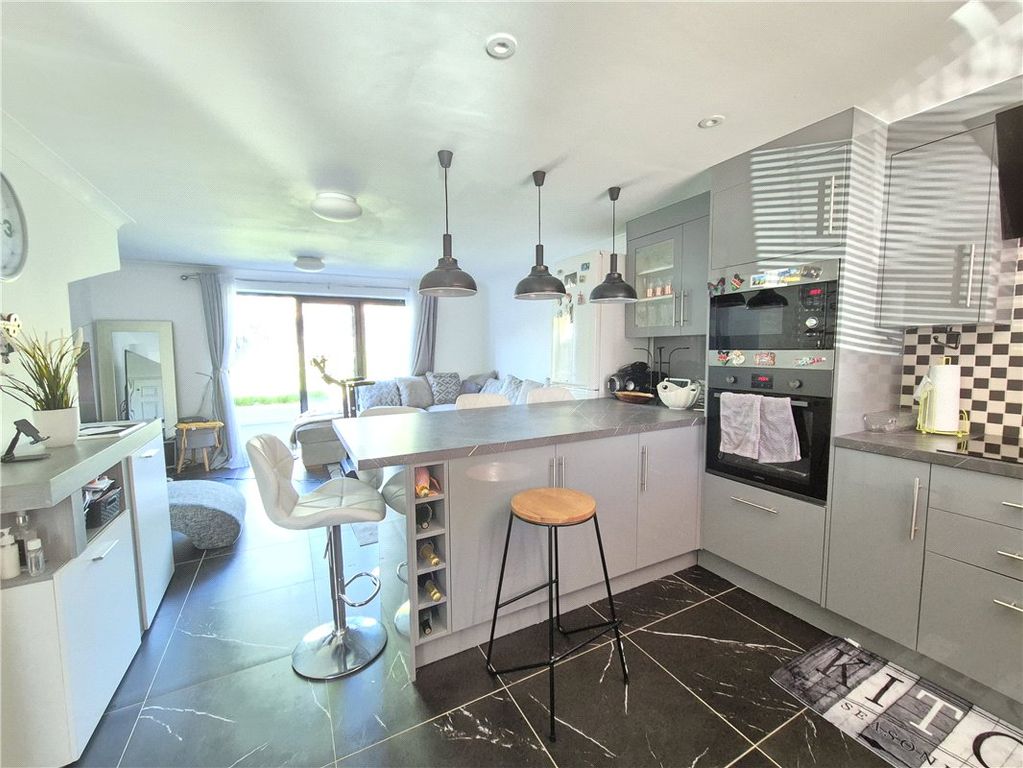 Property photo 2 of 10 Picture No. 04