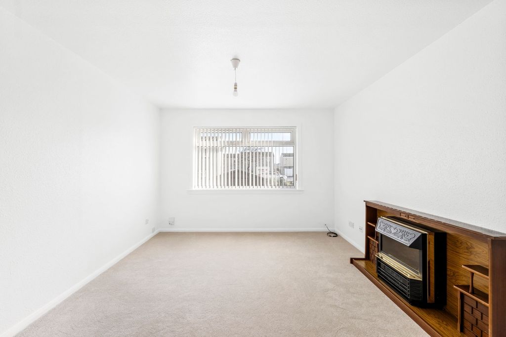 Property photo 2 of 22 Living Room