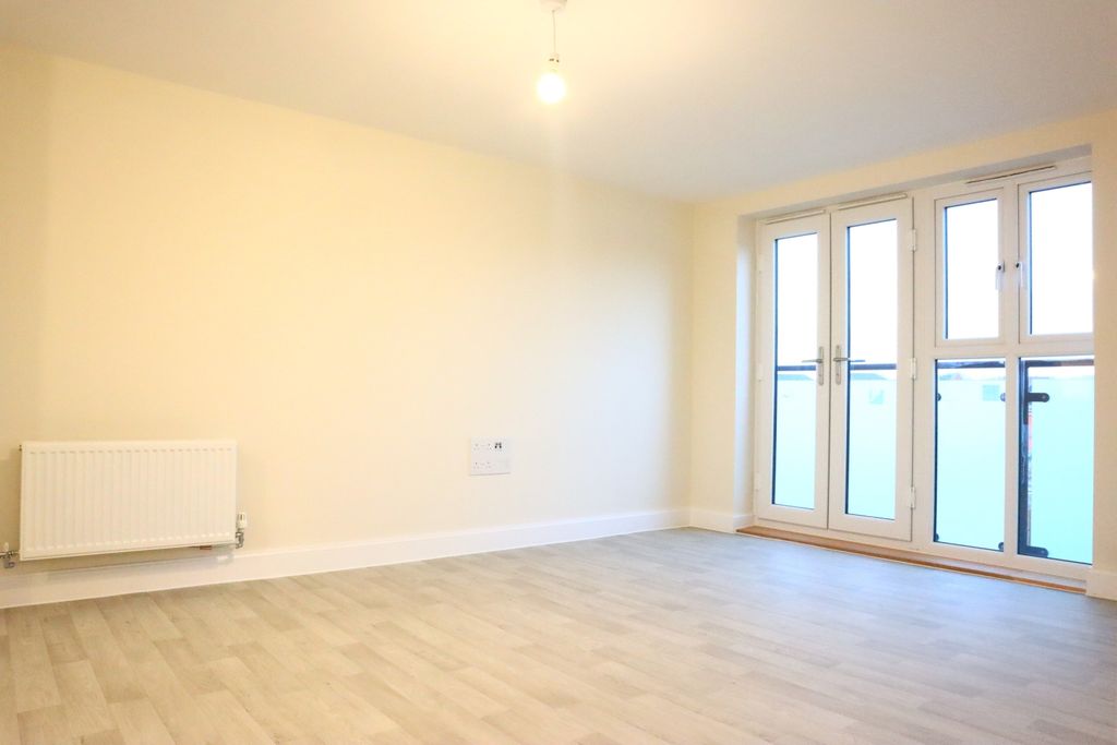 Property photo 3 of 7 Open Plan Lounge