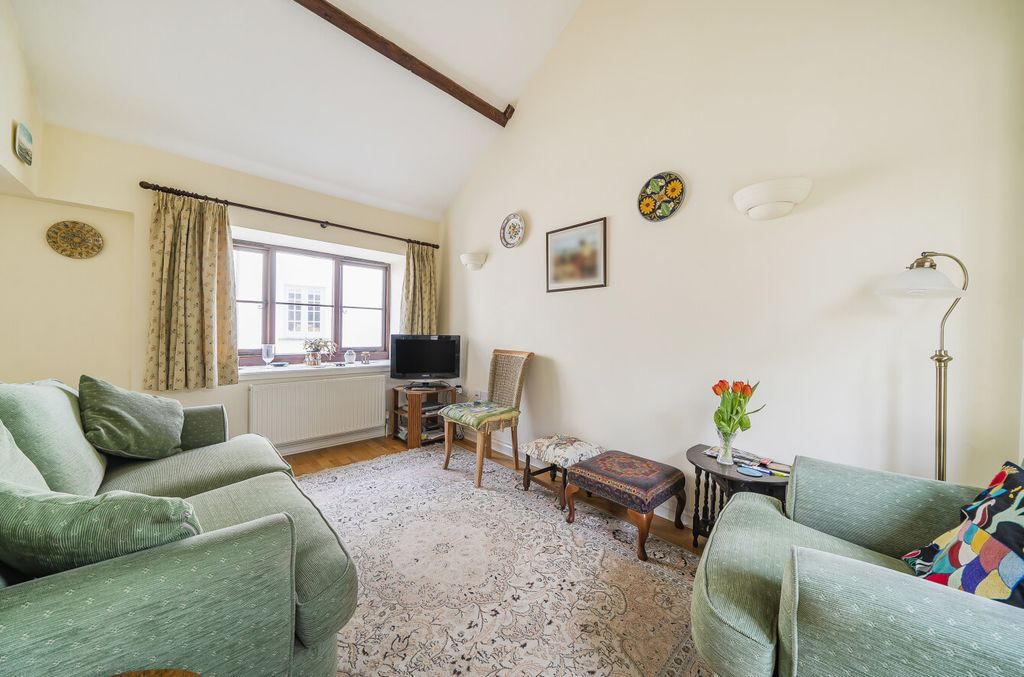 Property photo 3 of 21 Sitting Room