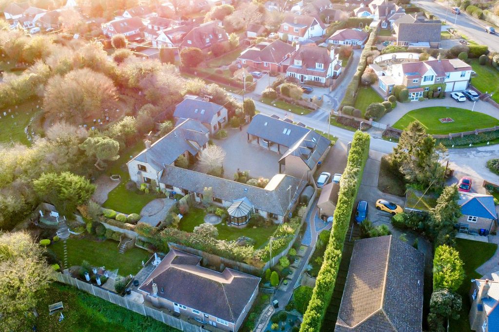 Property photo 2 of 21 Picture No. 27