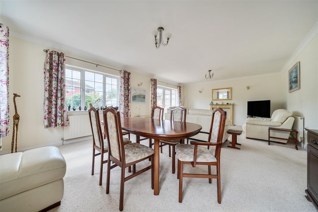 Property photo 3 of 21 Dining Area