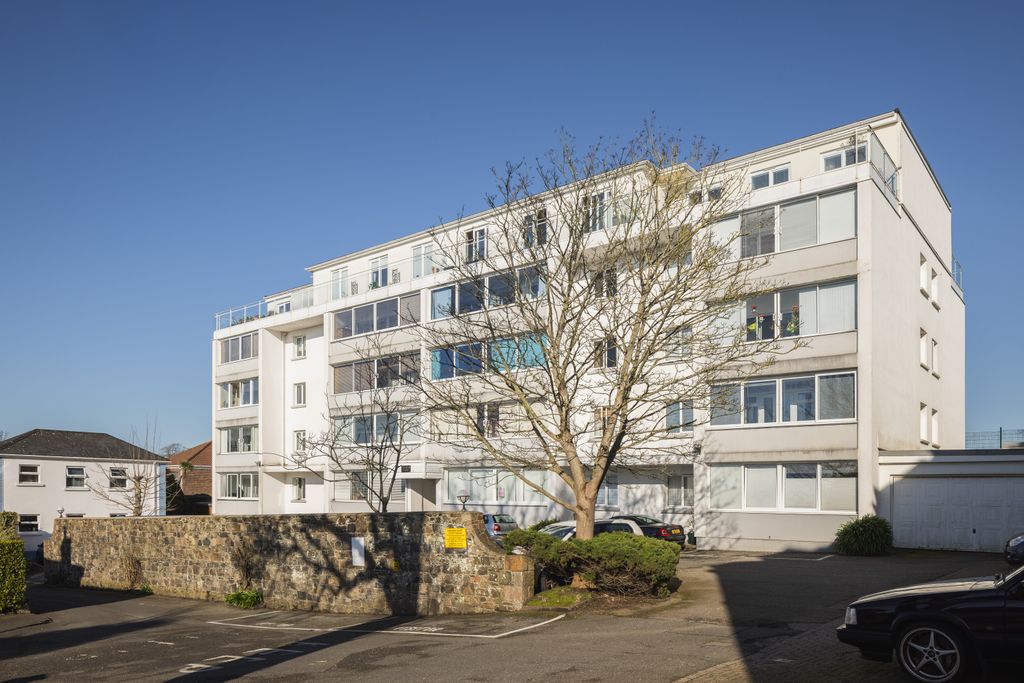 Property photo 1 of 20