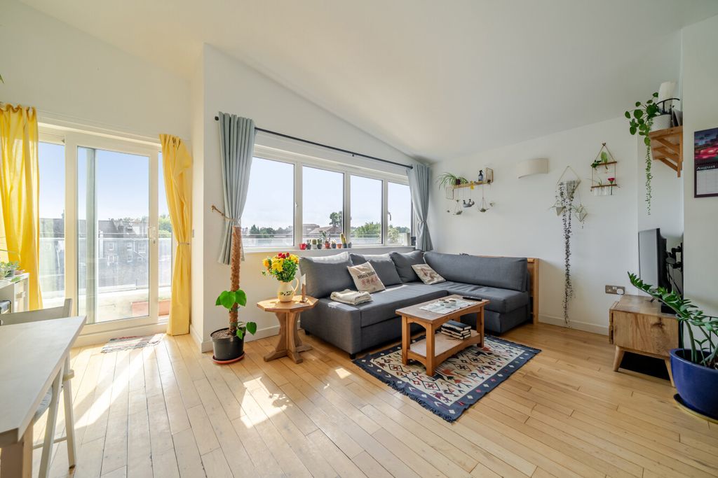 Property photo 1 of 18 1510609-20-6A8Ede...