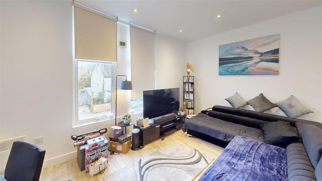 Property photo 2 of 7 41-Brighton-Road-Glat-3-Living-Room.Jpg