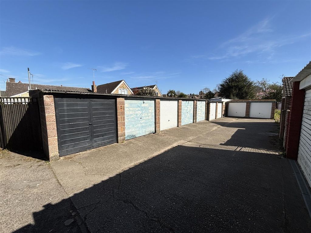 Property photo 1 of 5