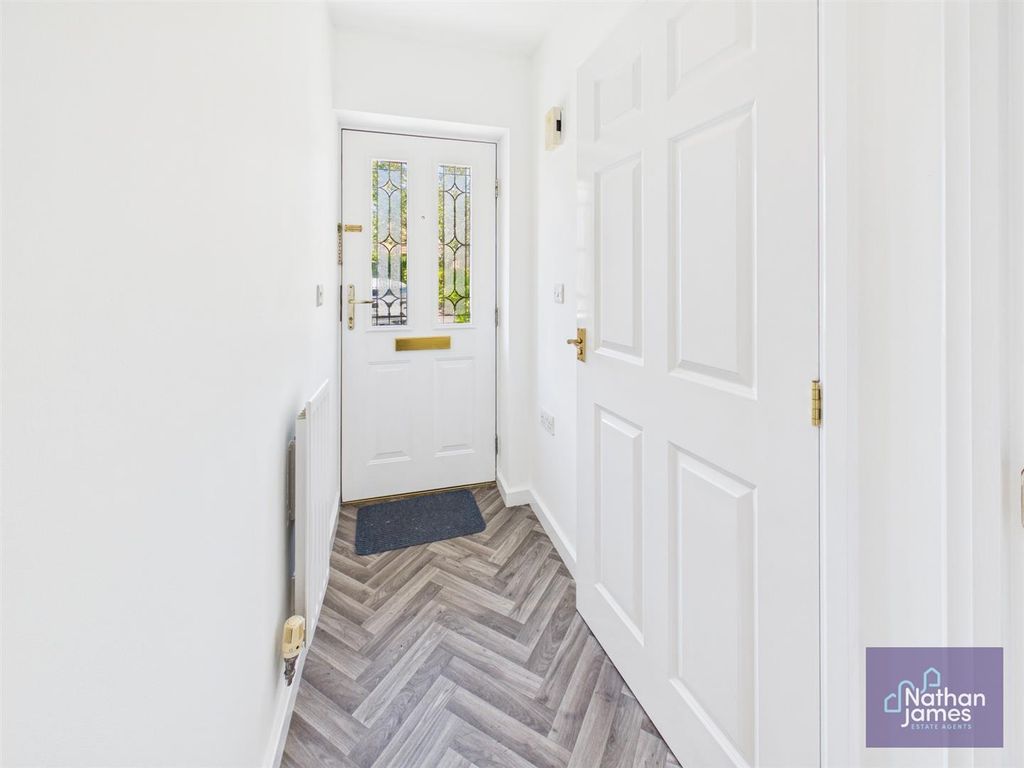 Property photo 3 of 16 Entrance Hallway