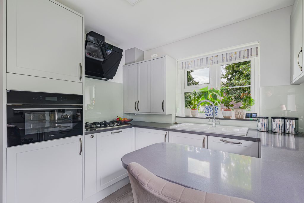 Property photo 2 of 17 Kitchen (2)