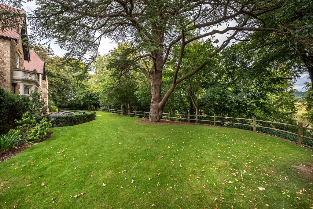 Property photo 3 of 10 Gardens