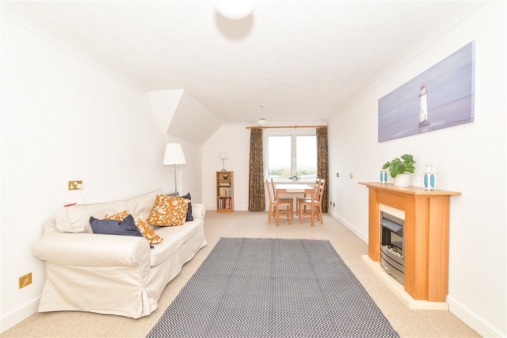 Property photo 2 of 11 Lounge/Diner