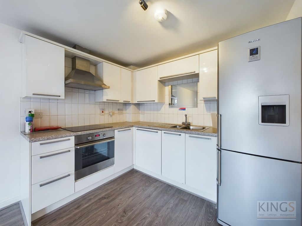 Property photo 3 of 11 Kitchen