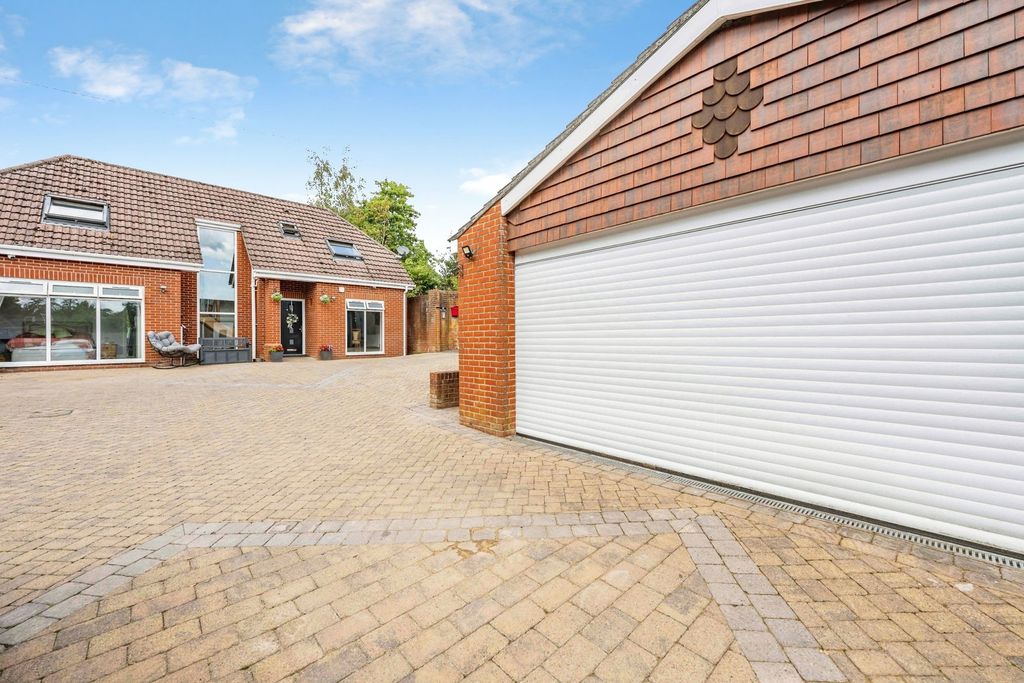 Property photo 2 of 26