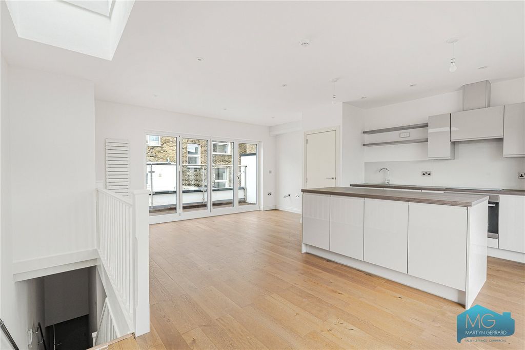 Property photo 2 of 19 Picture No. 10