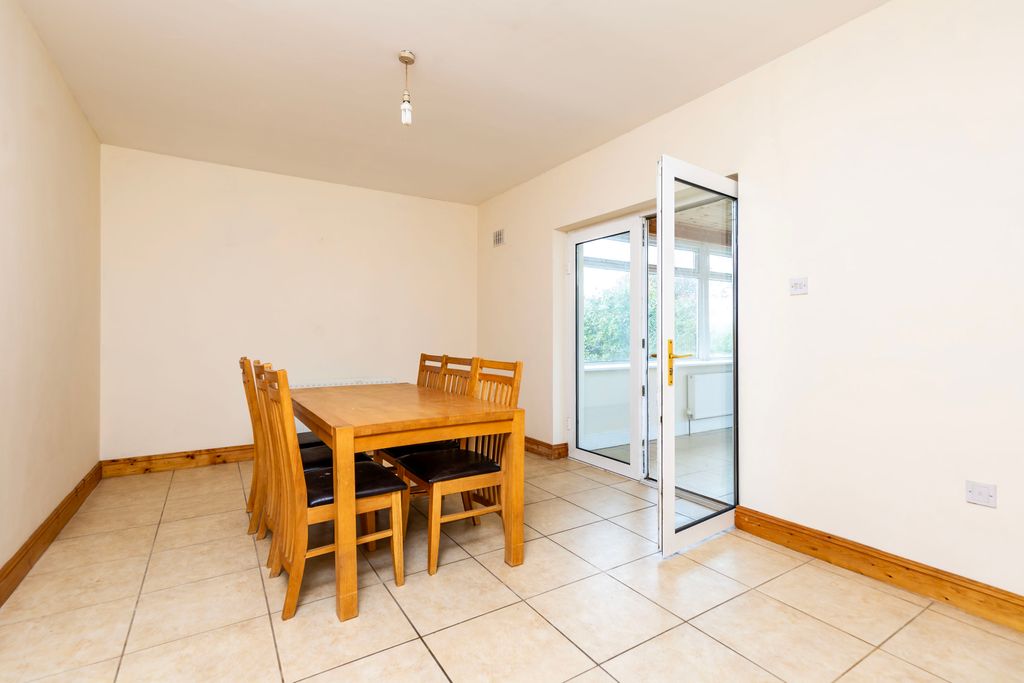 Property photo 3 of 31