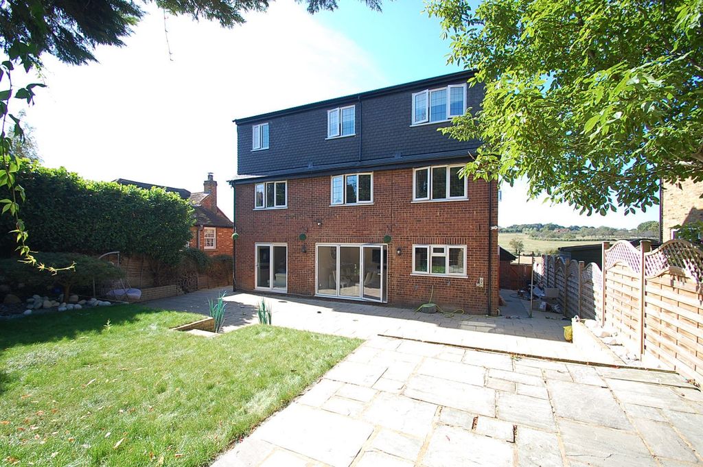 Property photo 2 of 19 Rear Garden