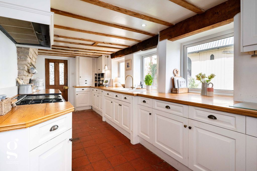 Property photo 3 of 37