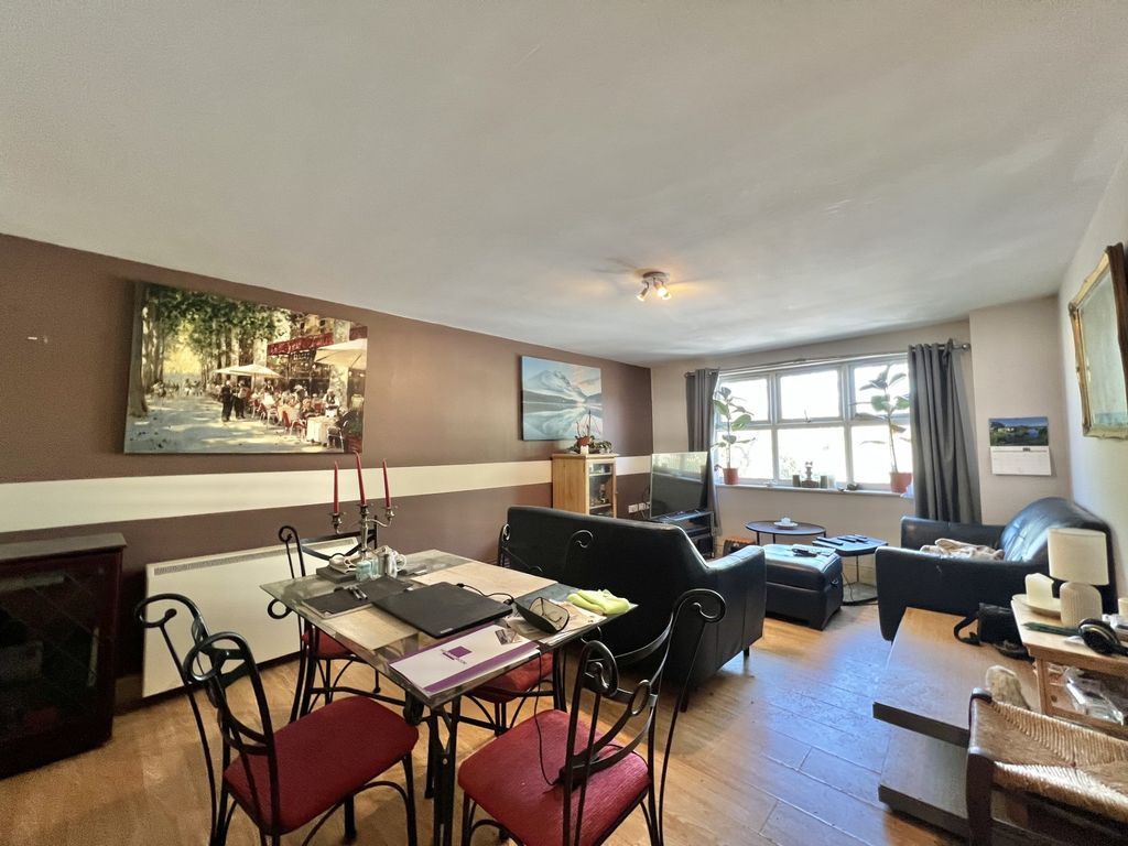 Property photo 3 of 9
