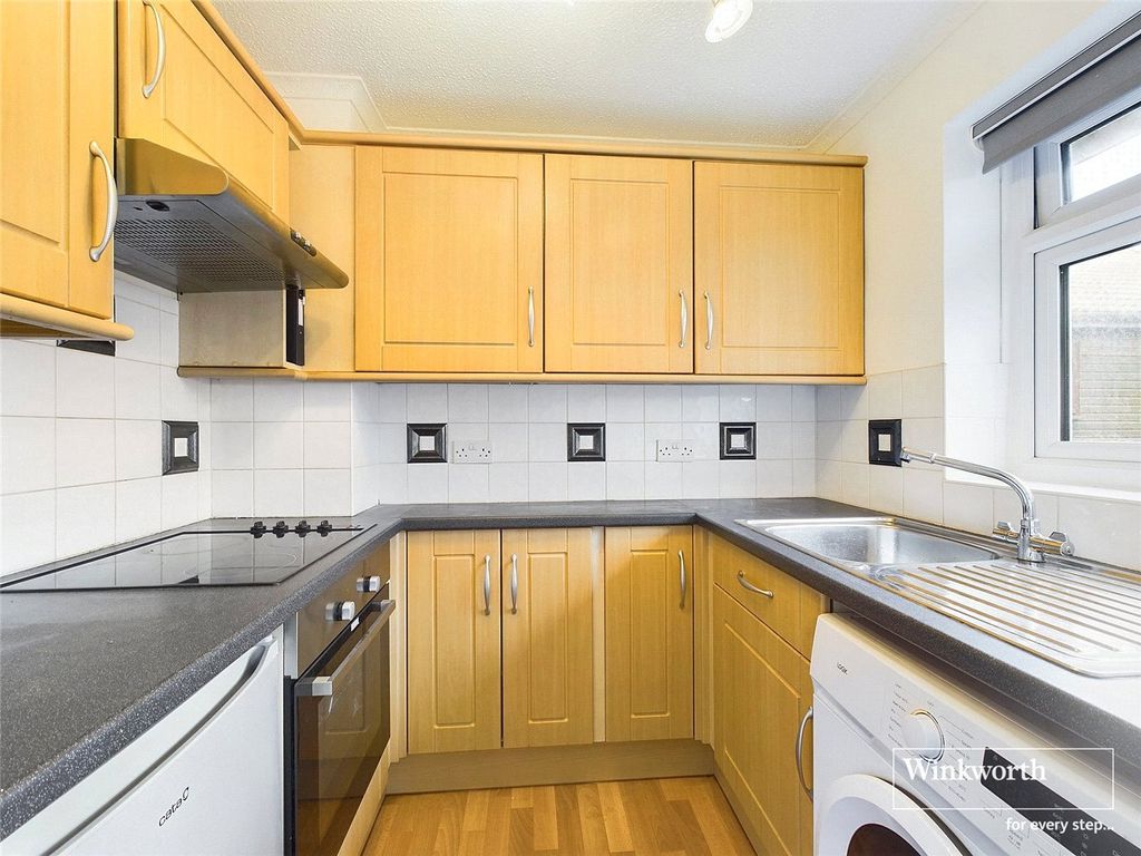 Property photo 2 of 8 Picture No. 11