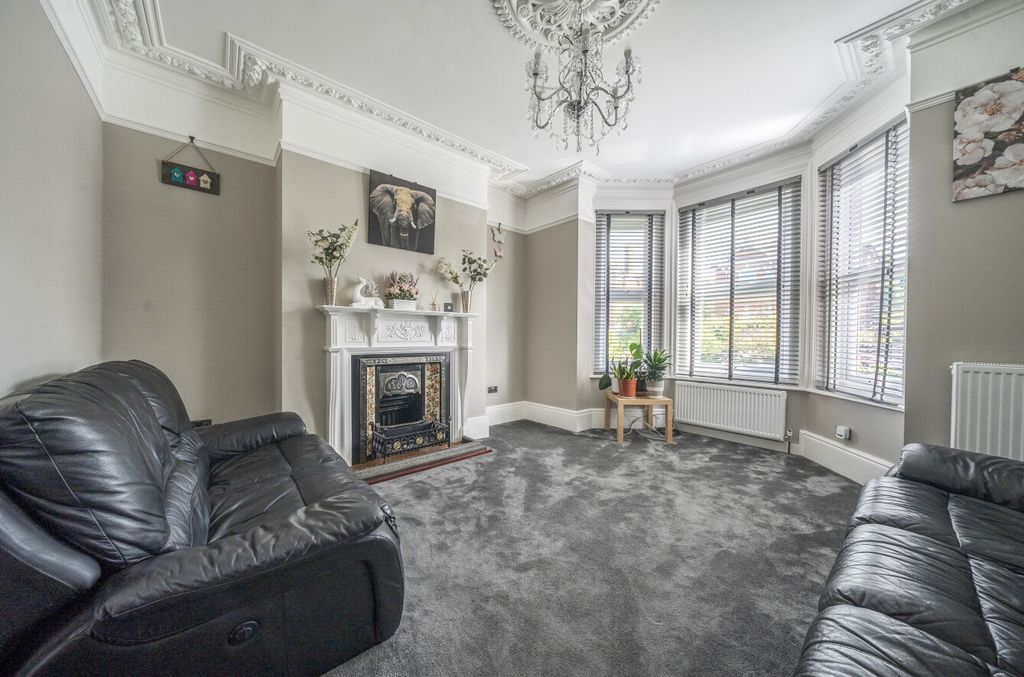 Property photo 2 of 15 1358134-61-68d3Eb...