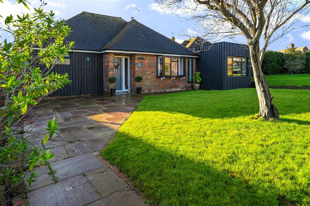 Property photo 2 of 37 5 Eden Drive Tn39 (2).Jpg