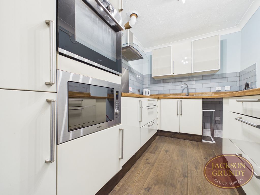 Property photo 2 of 5 Harlestone Road