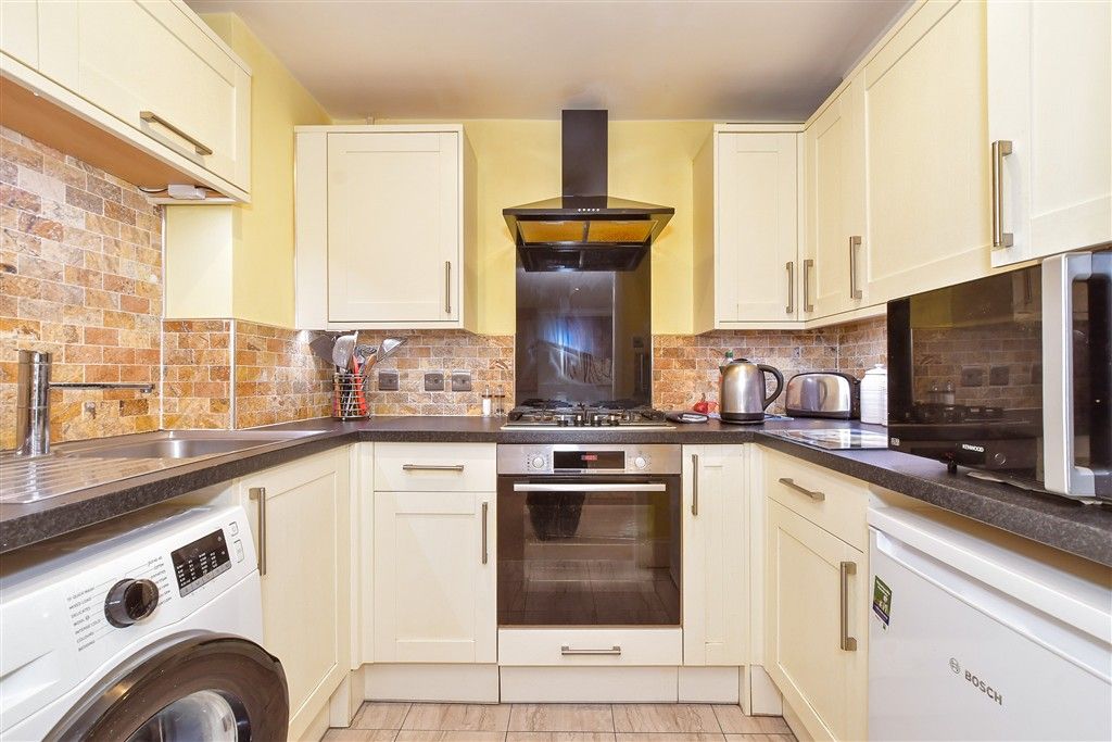 Property photo 2 of 10 Kitchen