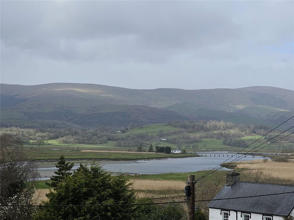 Property photo 3 of 19 Picture No. 24