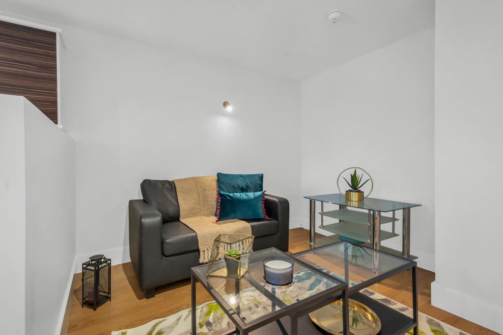 Property photo 3 of 8 Property Photo