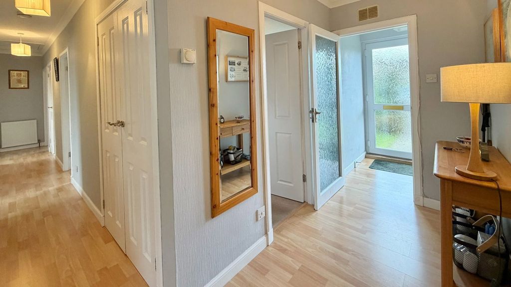 Property photo 3 of 32