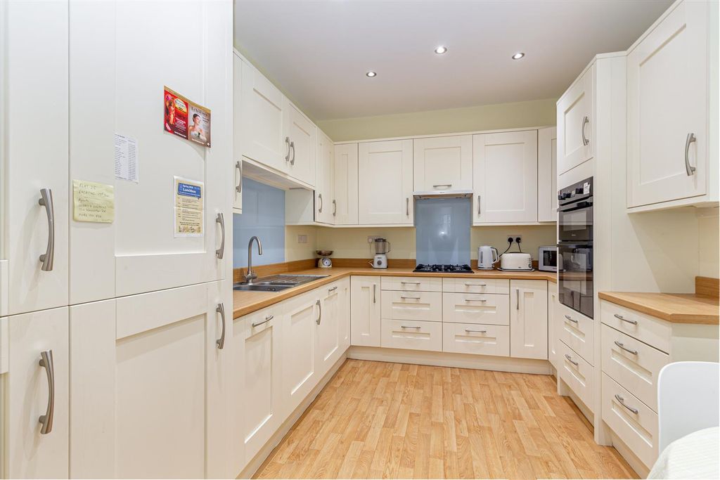 Additional image 17 of 3 bed flat for saleAbbey Road, Malvern WR14