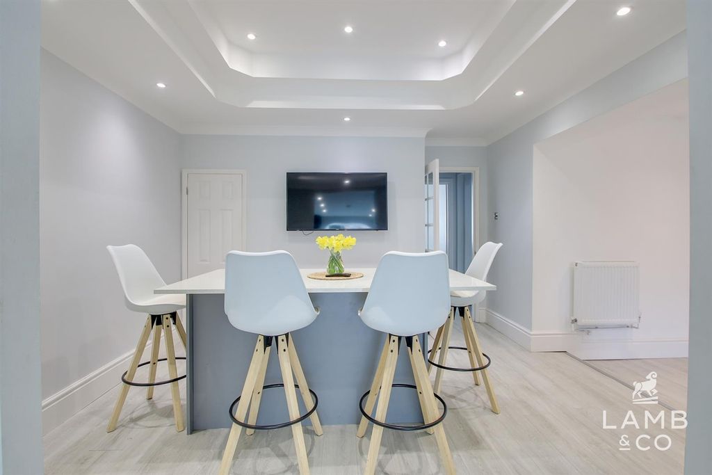 Property photo 2 of 34