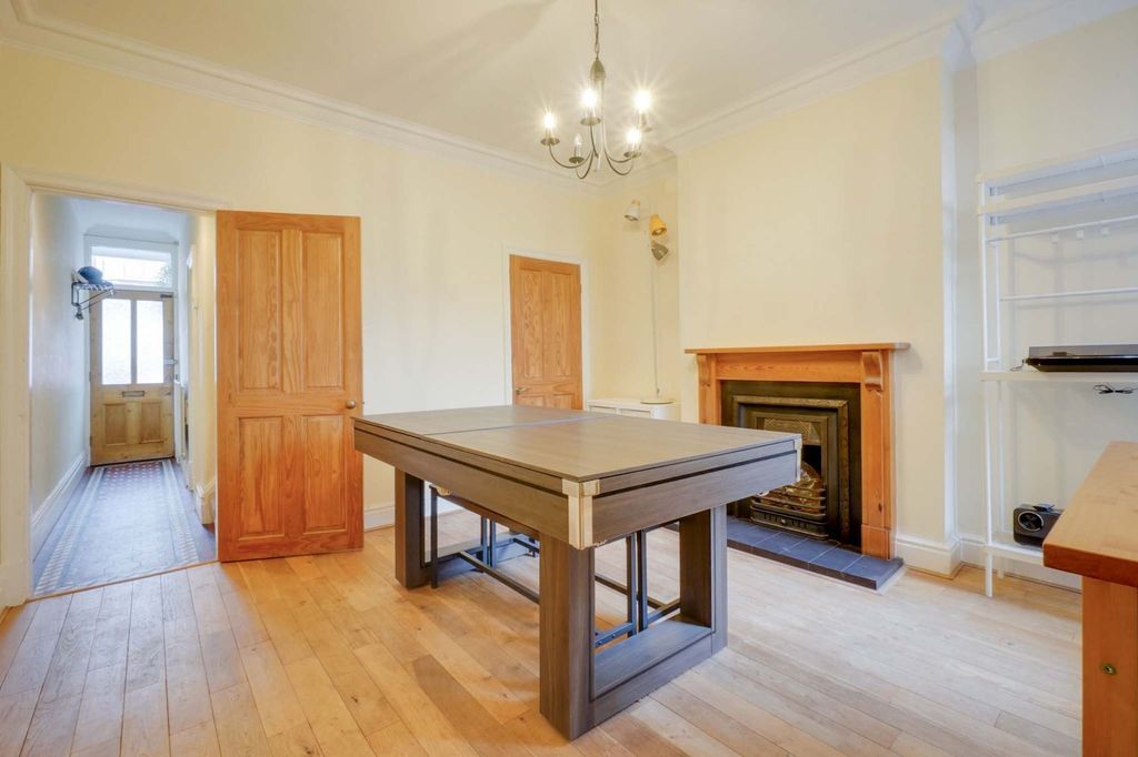 Property photo 3 of 25