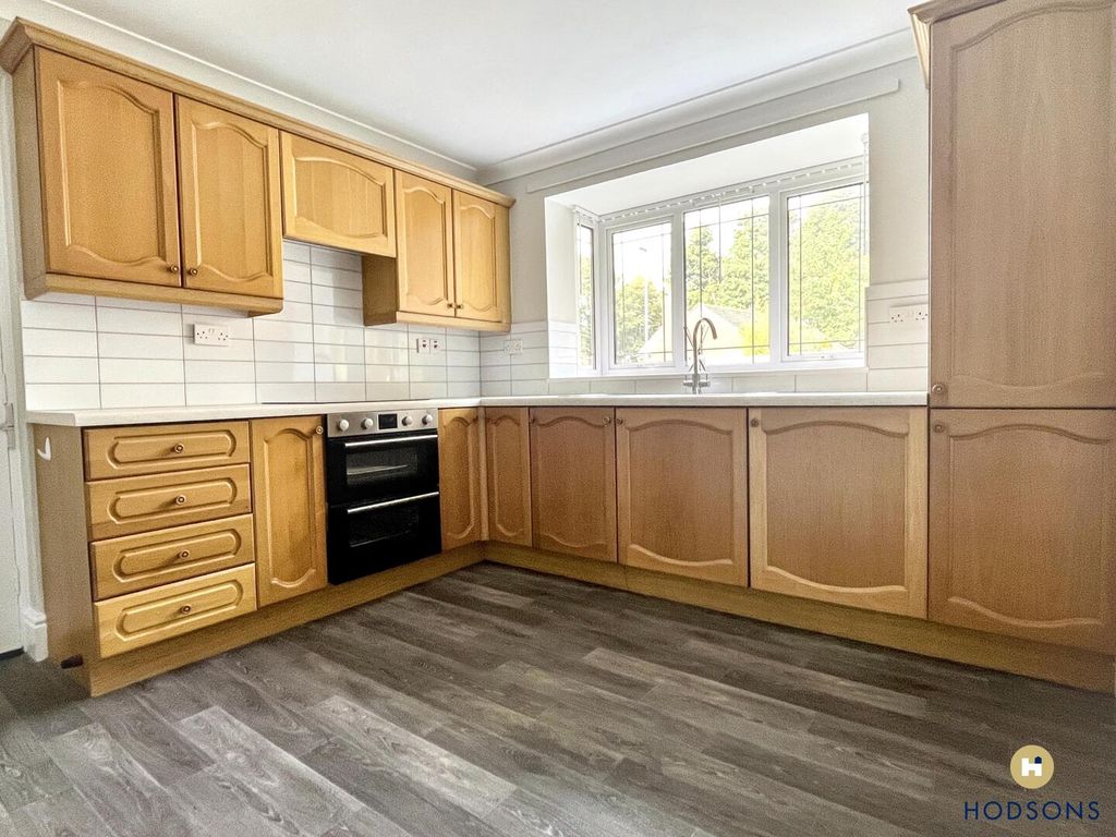 Property photo 2 of 8 Kitchen