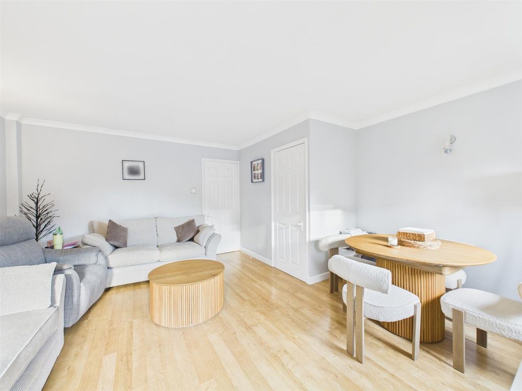 Property photo 3 of 11 Cam02435G0-Pr0121-Still009.Jpg