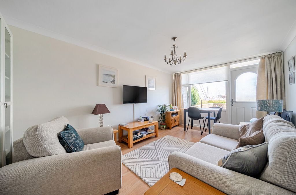 Property photo 3 of 9 1436560-12-69Ceb7...