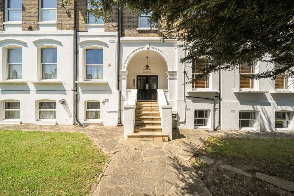 Property photo 2 of 15 396Ff05c-9F85-4B7...