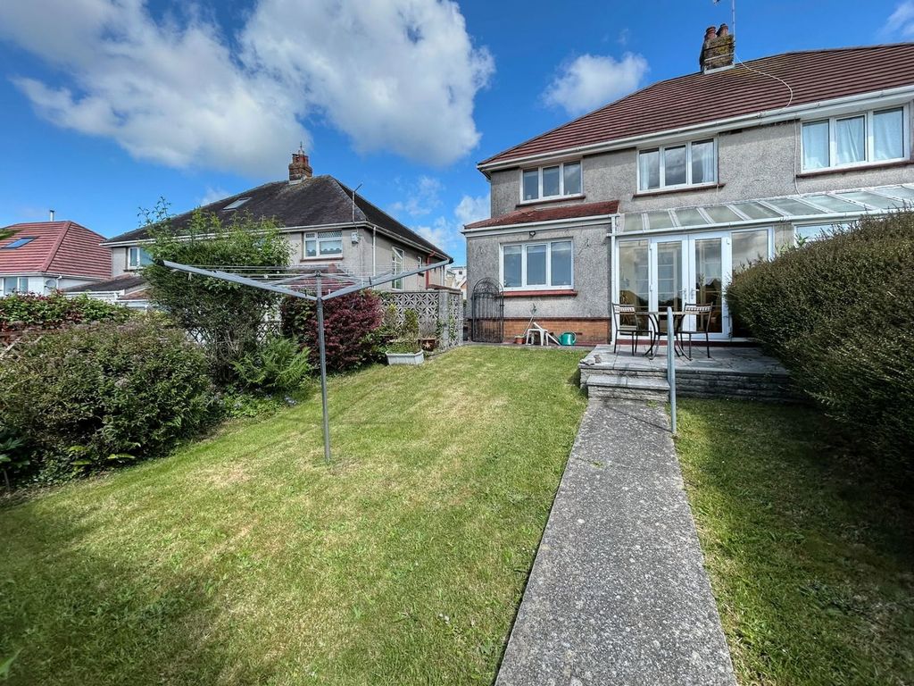 Property photo 2 of 32