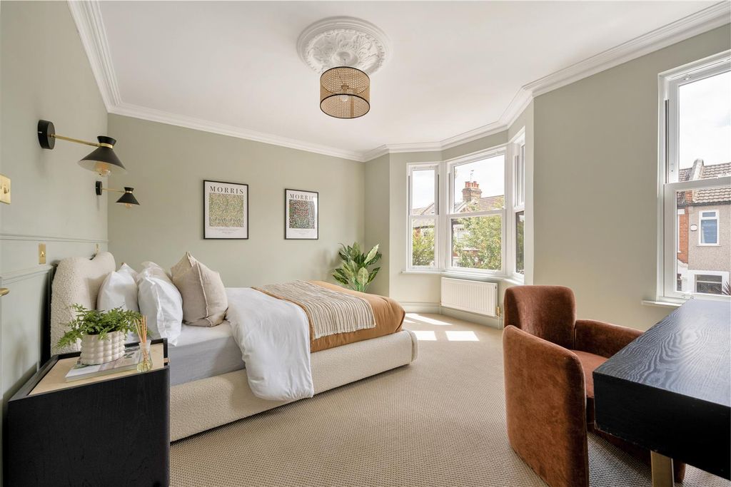 Property photo 3 of 56 Blenheim Road, E17