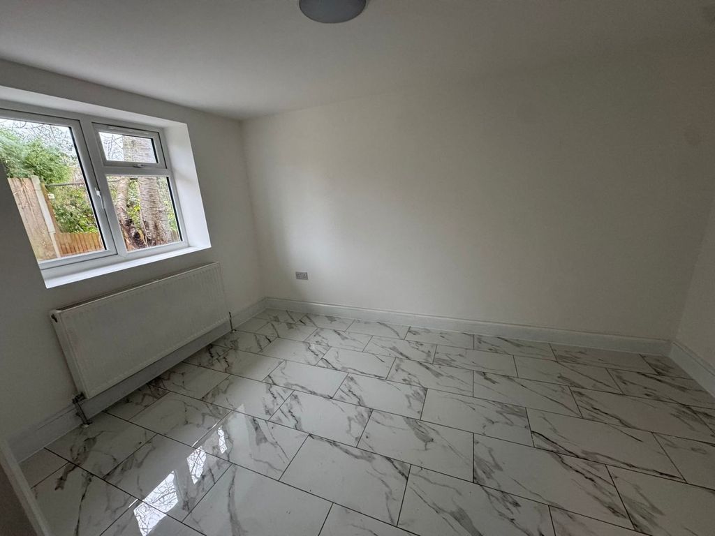 Property photo 3 of 5 Gallery