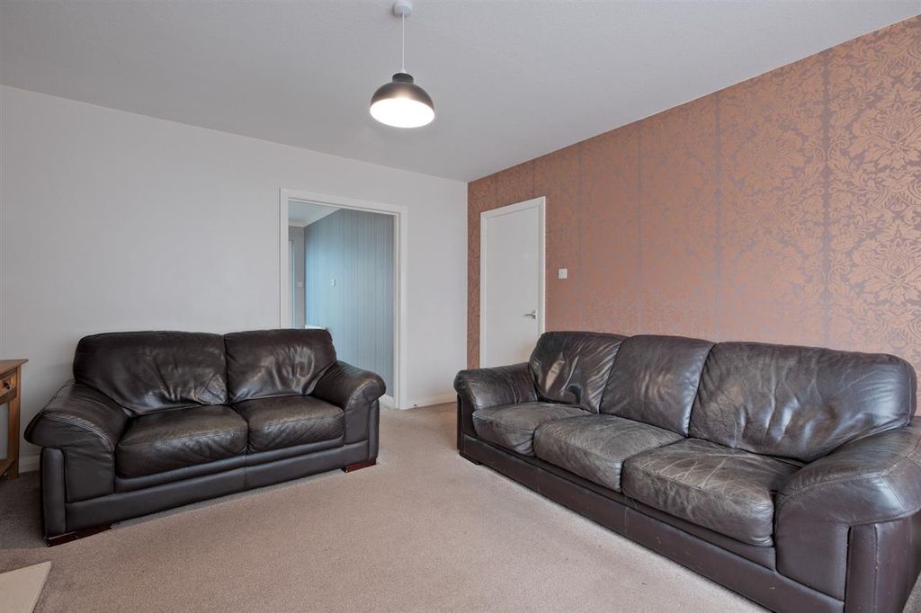 Property photo 3 of 26