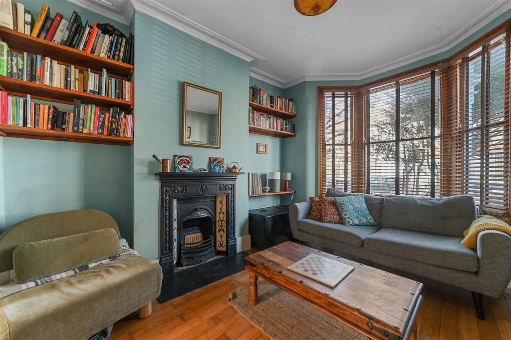 Property photo 2 of 16 Sitting Room