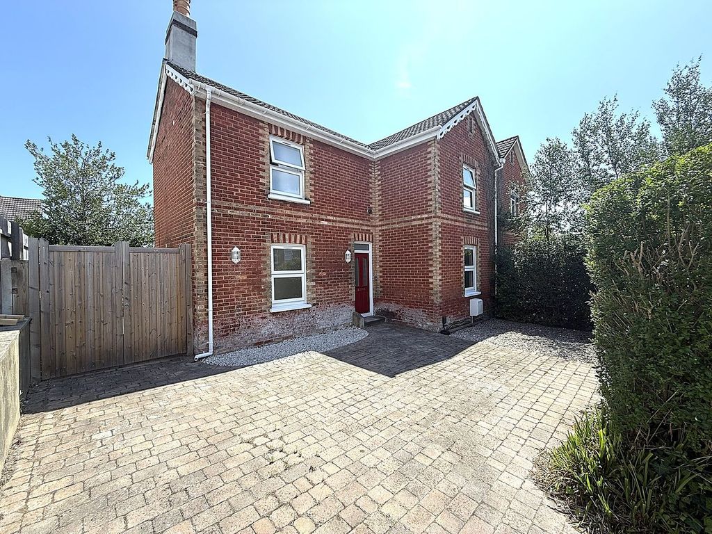 Property photo 1 of 28
