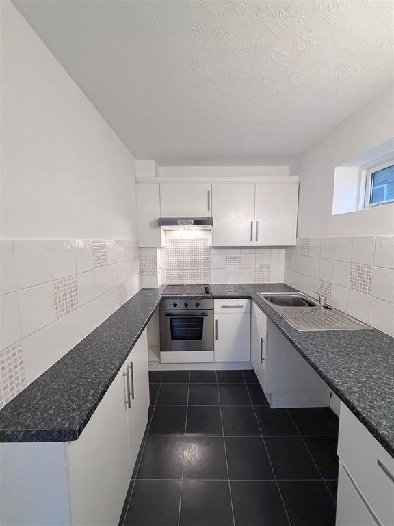 Property photo 2 of 9 Kitchen.Jpg