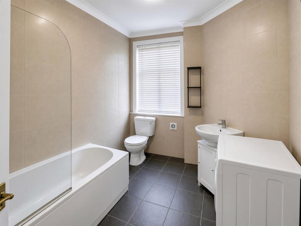 Property photo 2 of 9 Bathroom/WC